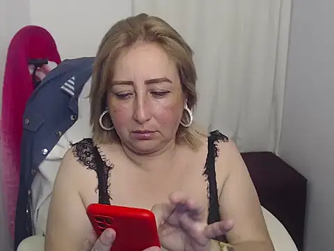 Snapshot of Xileny-Halliwey chatting on 11, 1, 2025 Xileny-Halliwey online show from 11, 1, 2025