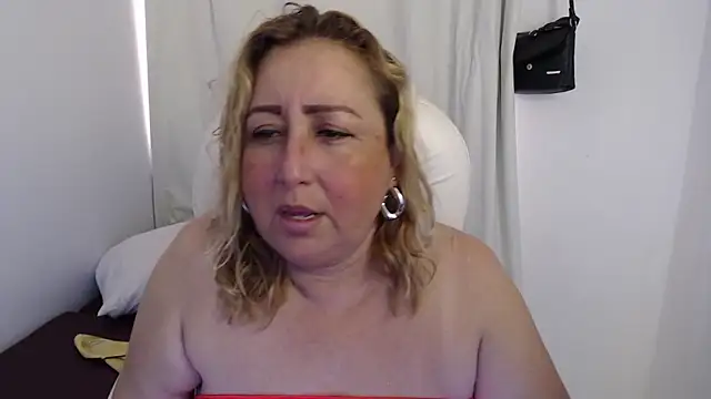 Snapshot of Xileny-Halliwey chatting on 18, 9, 2025 Xileny-Halliwey online show from 18, 9, 2025