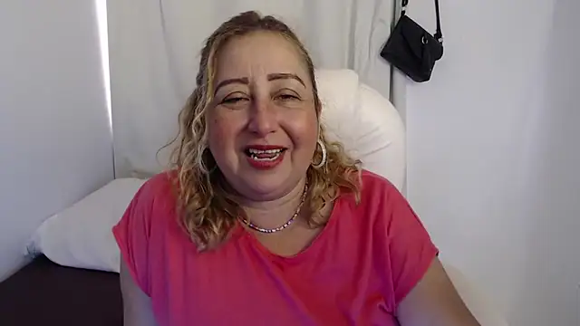 Snapshot of Xileny-Halliwey chatting on 19, 9, 2025 Xileny-Halliwey online show from 19, 9, 2025