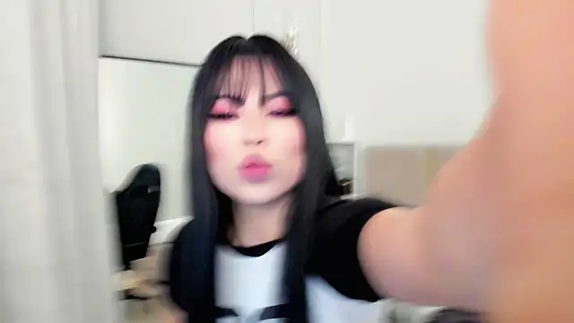 may mia online show from 27, 11, 2025