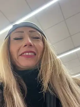 harleyejoker1 online show from 22, 1, 2025