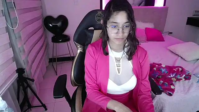 Lili Gomez  online show from 8, 1, 2025