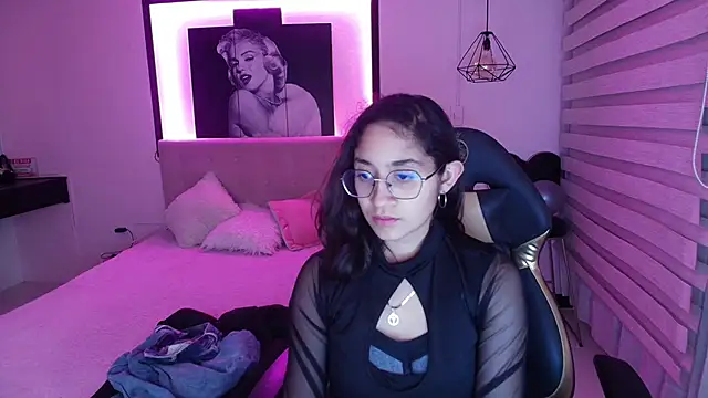 Lili Gomez  online show from 14, 1, 2025