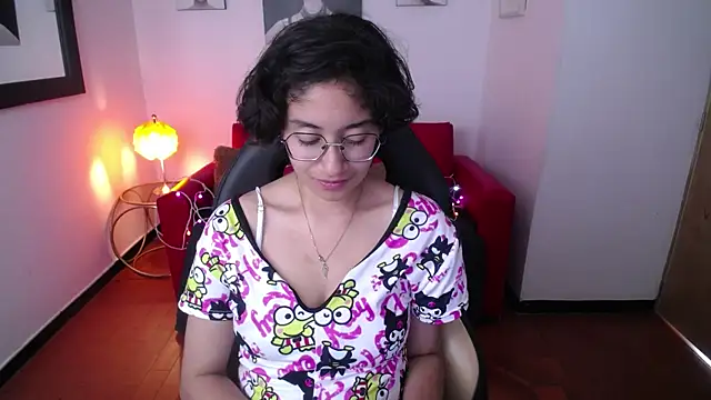 Lili Gomez  online show from 15, 2, 2025