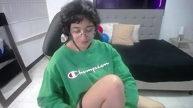 Lili Gomez  online show from 7, 3, 2025