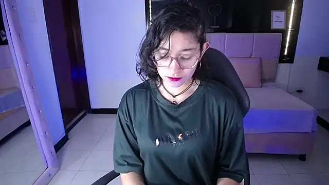 Lili Gomez  online show from 13, 9, 2025