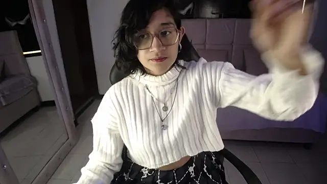 Lili Gomez  online show from 18, 9, 2025