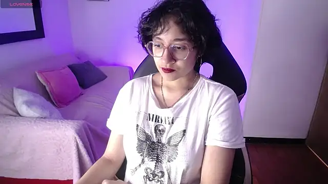 Lili Gomez  online show from 18, 11, 2025