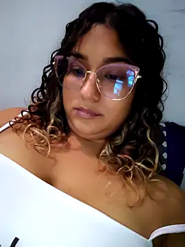 Snapshot of BrendaGirs chatting on 5, 5, 2026 BrendaGirs online show from 5, 5, 2026