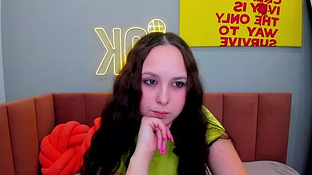 Snapshot of BeatriceReeves chatting on 6, 6, 2026 BeatriceReeves online show from 6, 6, 2026