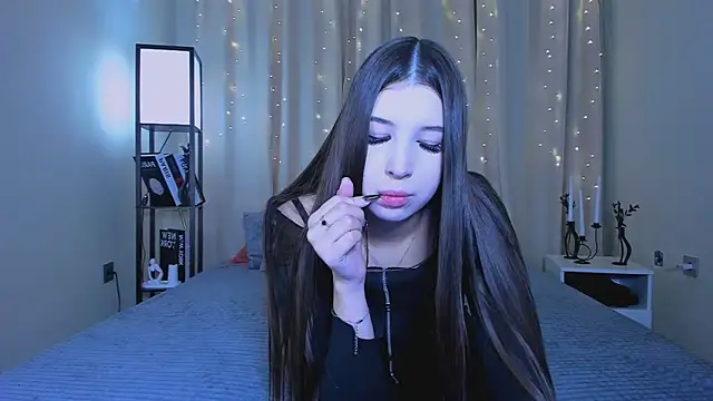 Snapshot of DellaRose chatting on 17, 12, 2024 DellaRose online show from 17, 12, 2024