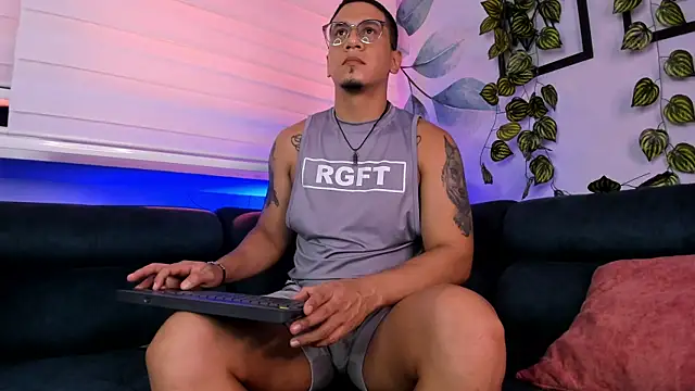 Snapshot of JoshMillerr_ chatting on 15, 5, 2026 JoshMillerr online show from 15, 5, 2026