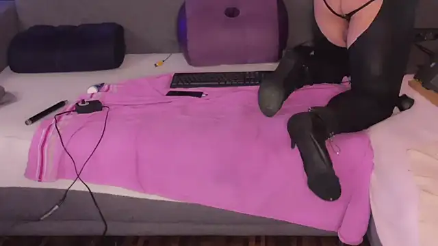 Snapshot of Nebenangeil chatting on 3, 1, 2025 Nebenangeil online show from 3, 1, 2025