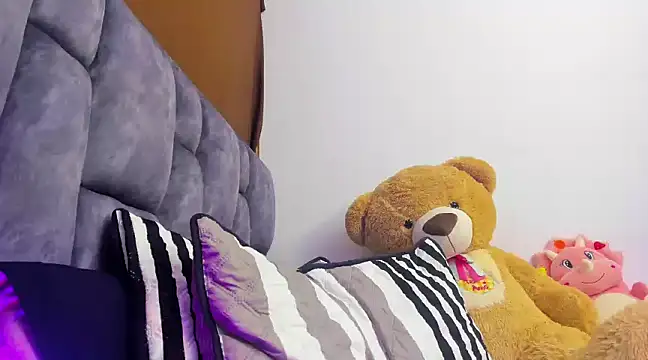 Snapshot of bunny_1922 chatting on 8, 1, 2025 bunny 1922 online show from 8, 1, 2025