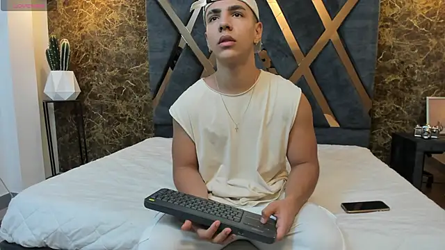 Flynn Riider online show from 7, 3, 2025