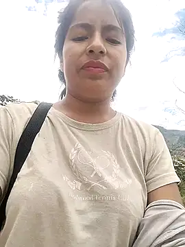 Snapshot of Danna-linyi chatting on 19, 2, 2025 Danna-linyi online show from 19, 2, 2025