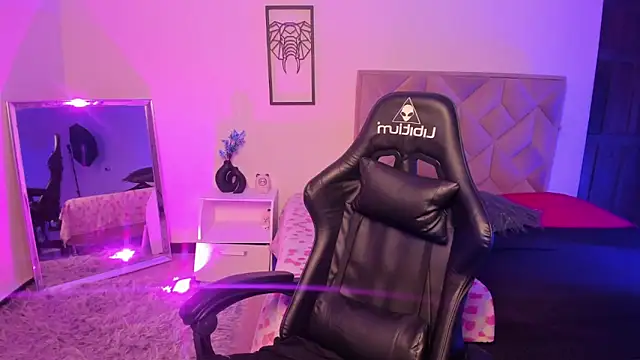 Aurora Hotson online show from 14, 1, 2025