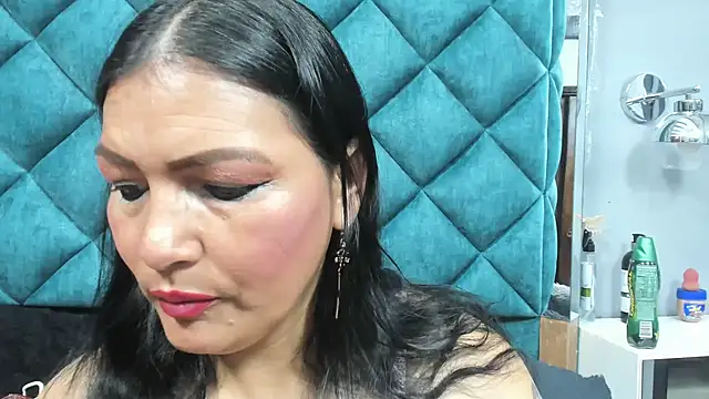 PENELOPELEWISs online show from 25, 3, 2026