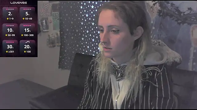 Snapshot of _hellostormy_ chatting on 8, 9, 2025  hellostormy  online show from 8, 9, 2025