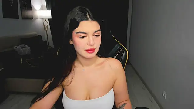 Snapshot of AlluringAriel chatting on 7, 6, 2026 AlluringAriel online show from 7, 6, 2026