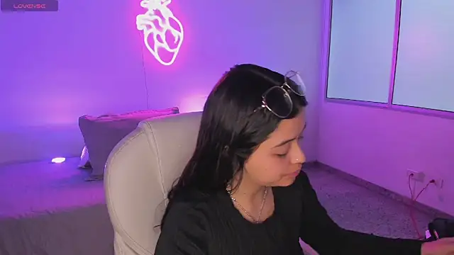 Snapshot of Ariana_Pierce chatting on 15, 11, 2025 Ariana Pierce online show from 15, 11, 2025