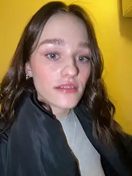 Mia Mia M online show from 3, 2, 2026