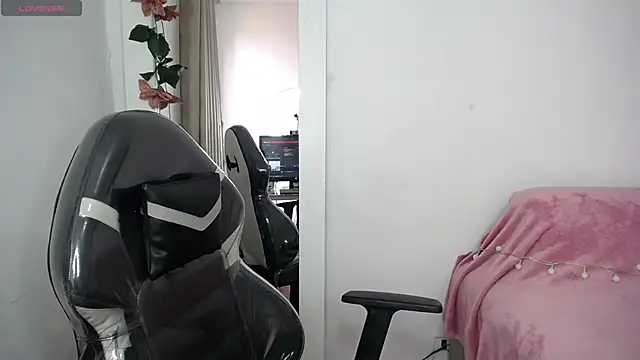 SaraBraun  online show from 12, 3, 2025