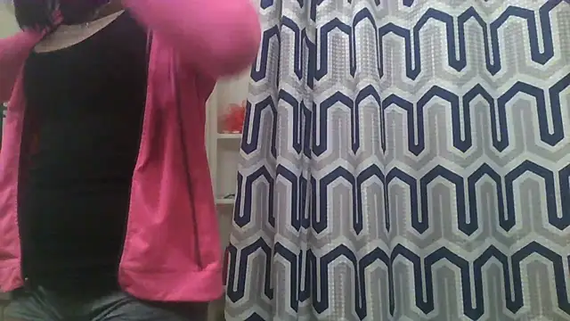 Snapshot of LuckiXCX chatting on 11, 2, 2025 LuckiXCX online show from 11, 2, 2025