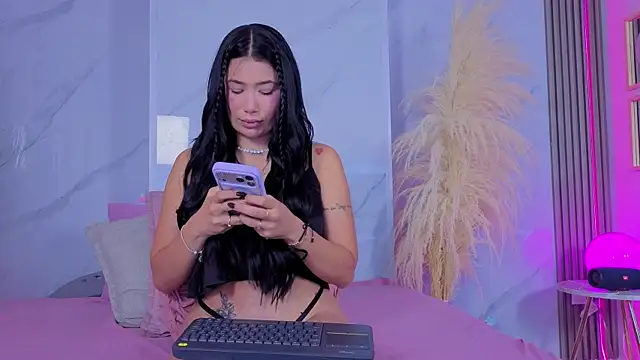 Chlooee   online show from 9, 4, 2026