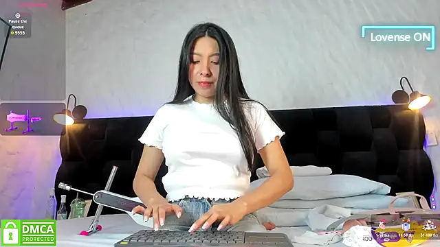 Snapshot of Camila__Gomez chatting on 4, 11, 2025 Camila Gomez online show from 4, 11, 2025