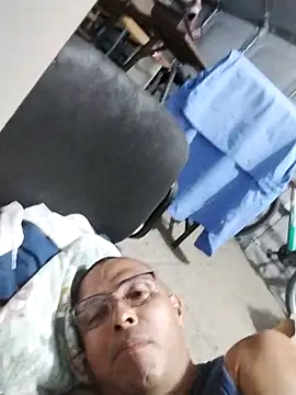 Snapshot of Alex011277 chatting on 28, 10, 2025 Alex011277 online show from 28, 10, 2025