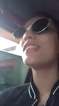 thamygomezz online show from 6, 10, 2025