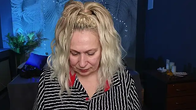 Penelope Pinky online show from 15, 2, 2025