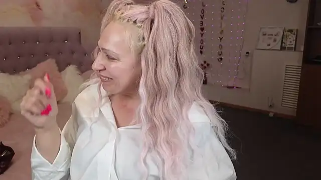 Penelope Pinky online show from 4, 3, 2025