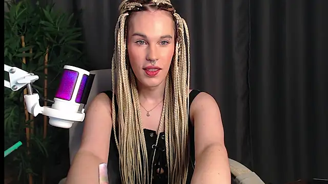 Snapshot of Cassie_Bae chatting on 26, 11, 2025 Cassie Bae online show from 26, 11, 2025