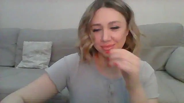 Snapshot of VickyLove047 chatting on 18, 3, 2025 VickyLove047 online show from 18, 3, 2025