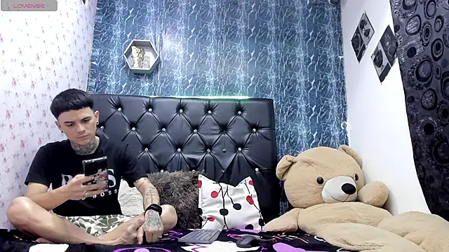 exotic hot couple online show from 4, 2, 2026