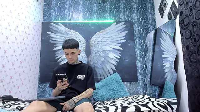 exotic hot couple online show from 15, 4, 2026