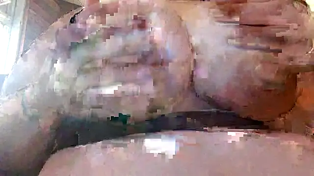 Snapshot of chrissybear84 chatting on 19, 6, 2026 chrissybear84 online show from 19, 6, 2026