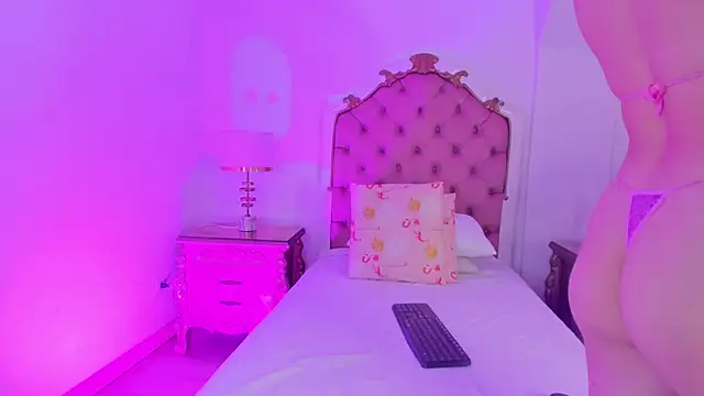 Snapshot of rebeca_watsson chatting on 23, 11, 2025 rebeca watsson online show from 23, 11, 2025