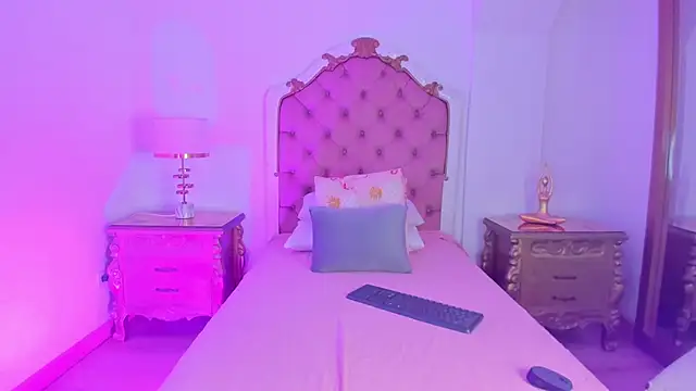 Snapshot of rebeca_watsson chatting on 24, 11, 2025 rebeca watsson online show from 24, 11, 2025