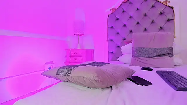 Snapshot of rebeca_watsson chatting on 27, 11, 2025 rebeca watsson online show from 27, 11, 2025