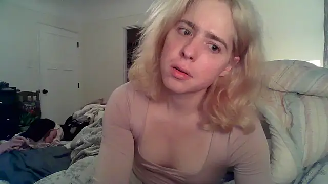 Snapshot of LucySaintJames chatting on 22, 1, 2025 LucySaintJames online show from 22, 1, 2025