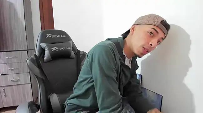 Snapshot of twink_latino5 chatting on 18, 3, 2025 twink latino5 online show from 18, 3, 2025