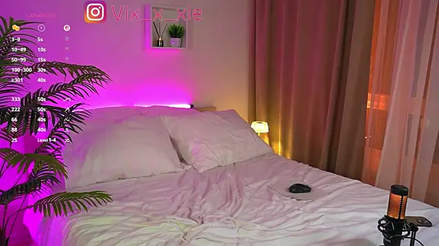 ViXXXiee online show from 22, 10, 2025