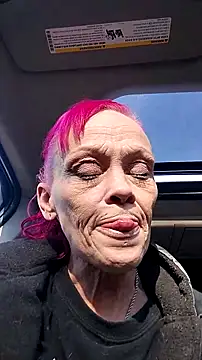 Snapshot of MommyMisfit chatting on 20, 12, 2025 MommyMisfit online show from 20, 12, 2025