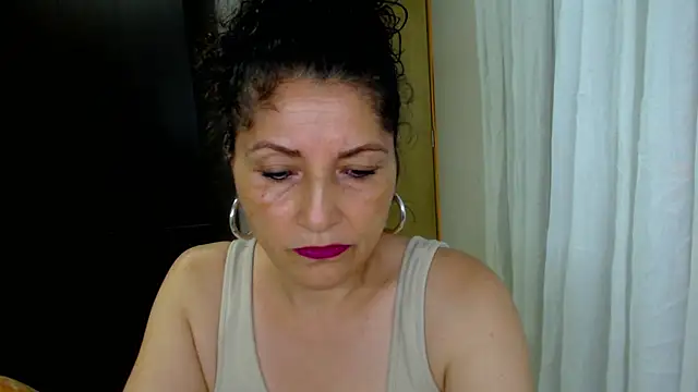 Snapshot of arianna_ros3 chatting on 21, 4, 2026 arianna ros3 online show from 21, 4, 2026