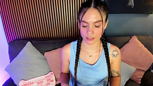 Gaby Ferrer online show from 4, 11, 2025