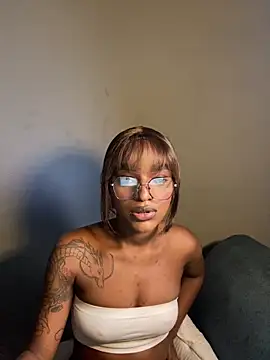 Snapshot of Zizi-campbel chatting on 3, 2, 2026 Zizi-campbel online show from 3, 2, 2026