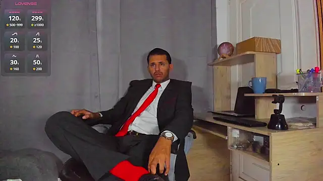 Snapshot of Hideintheoffice chatting on 28, 4, 2026 Hideintheoffice online show from 28, 4, 2026